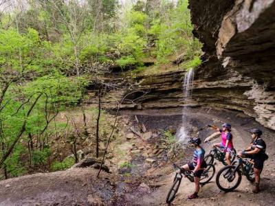 2d3e741c5dcfc8ed9a3f958d248abd12_DevilsDen_MT_MTB_Waterfall_Female_Spring_2021_3108.jpeg
